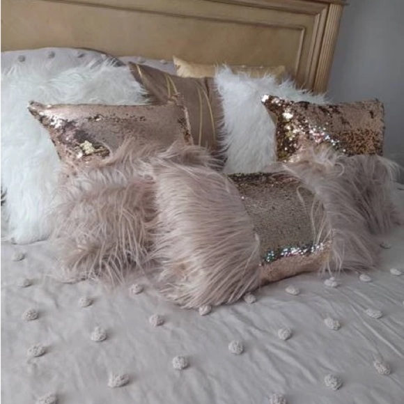 🆕 Set of 2 White Fur and Sequin Decorative Pillow Covers - Picture 6 of 6